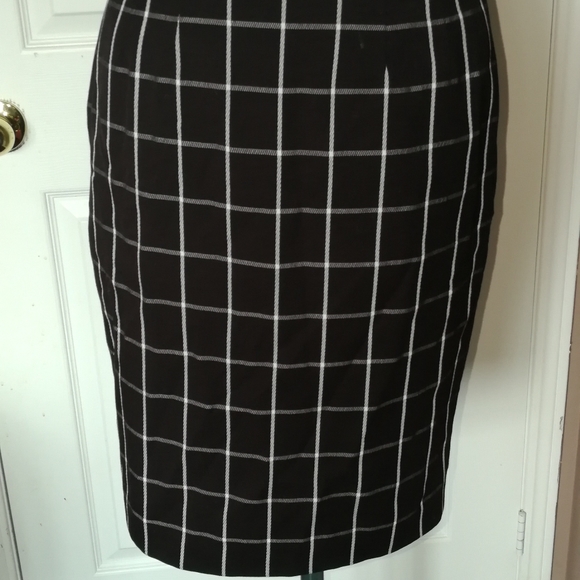 Lord and Taylor Pencil Skirt - Black White Checkered - SZ 2 - Picture 2 of 9